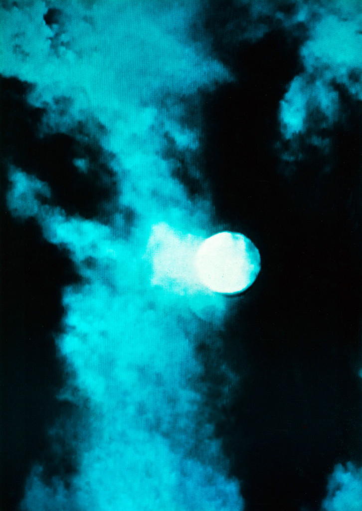 Nuit de pleine lune au-dessus de Londres © photo extraite du film 'Twilight City', 1989,  Black Audio Film Collective