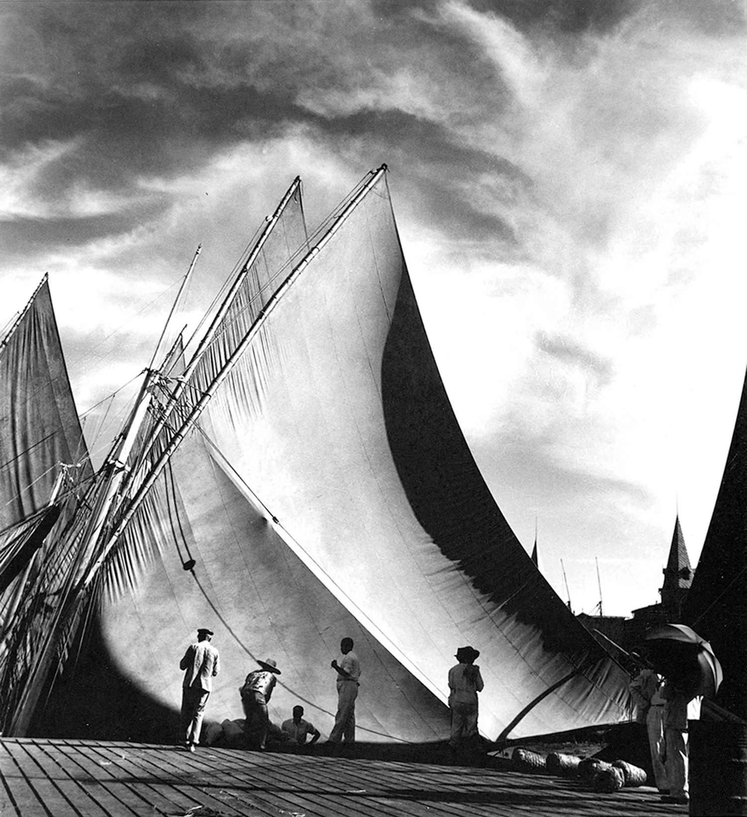© photo Pierre Verger, Voiles de bateaux dans le port de Belem, Brésil ca. 1946