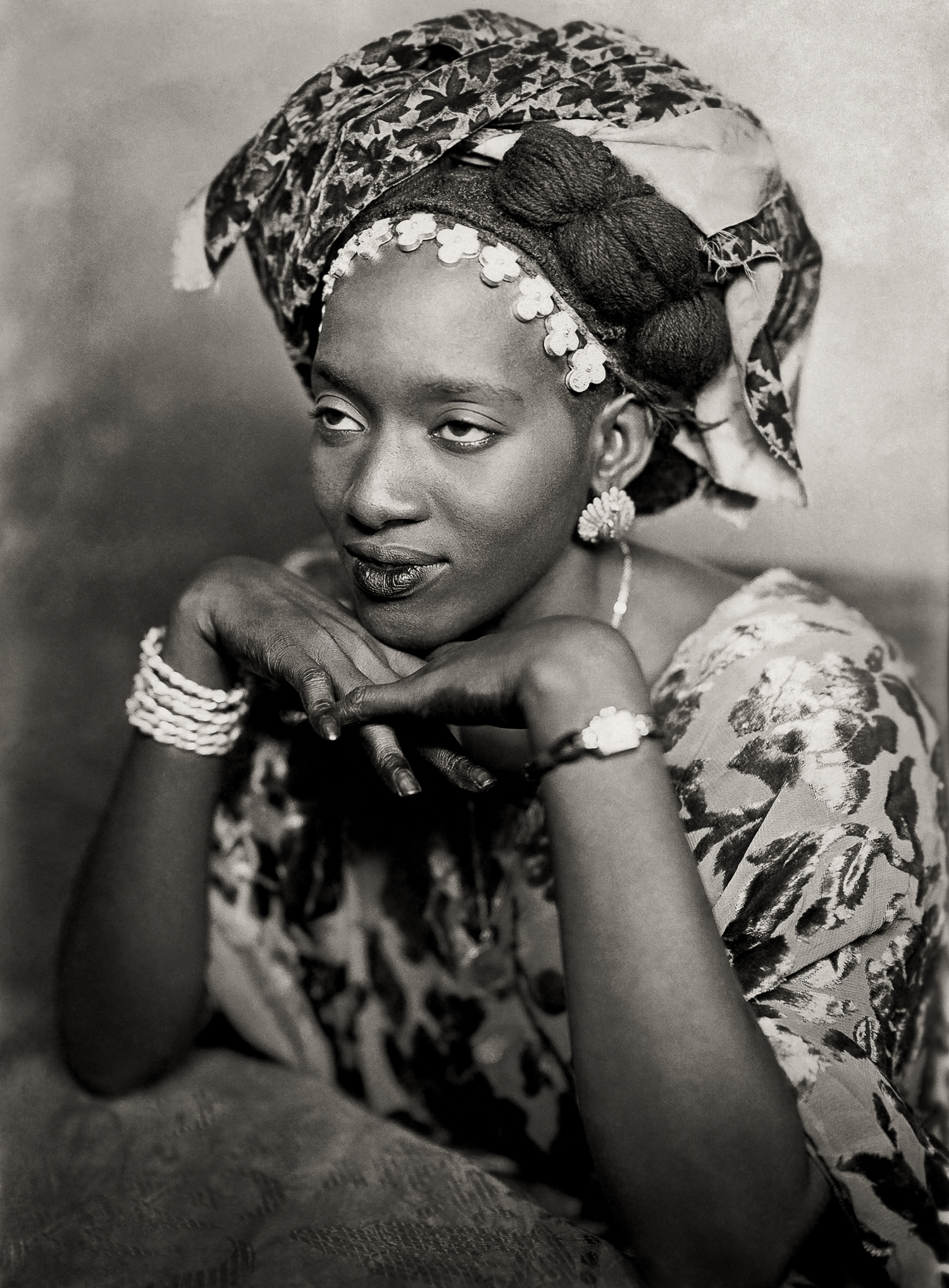 © photo Mama Casset, Portrait du Studio 'African Photo', Dakar 1950-1970