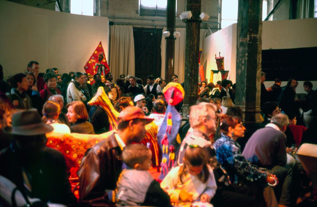 "Suites Africaines" exposition Revue Noire, Paris 1997 - l'espace rencontre café-restauration